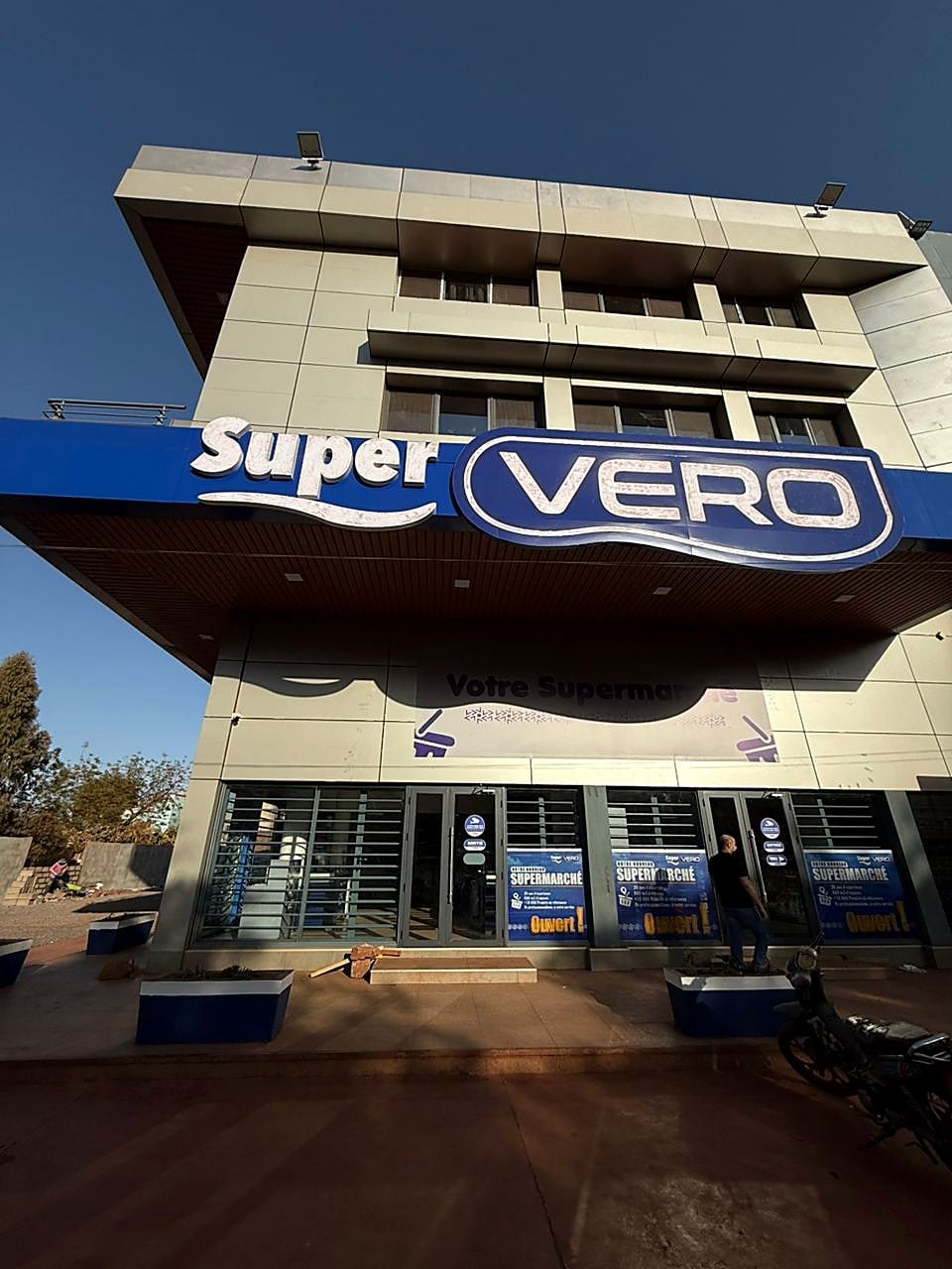 FutureArt Mali — Super Vero storefront signage