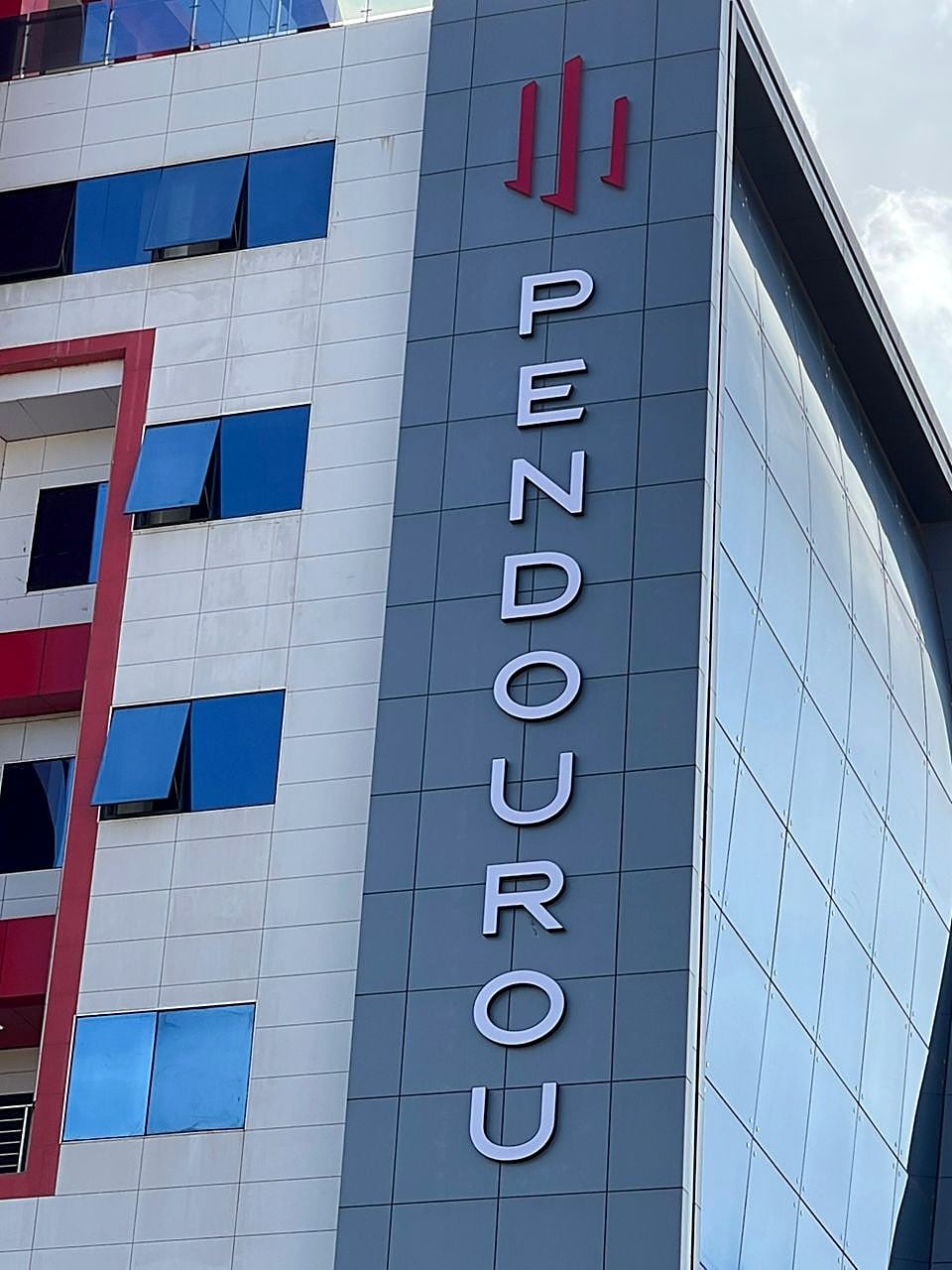 Pendourou — Building Lettering