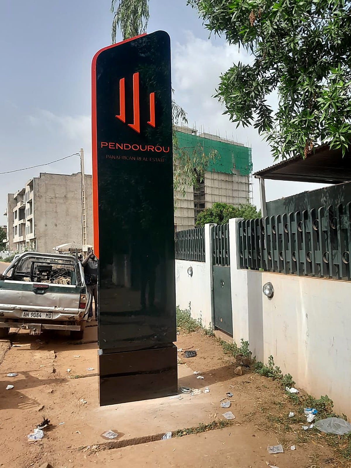 Pendourou — Outdoor Totem